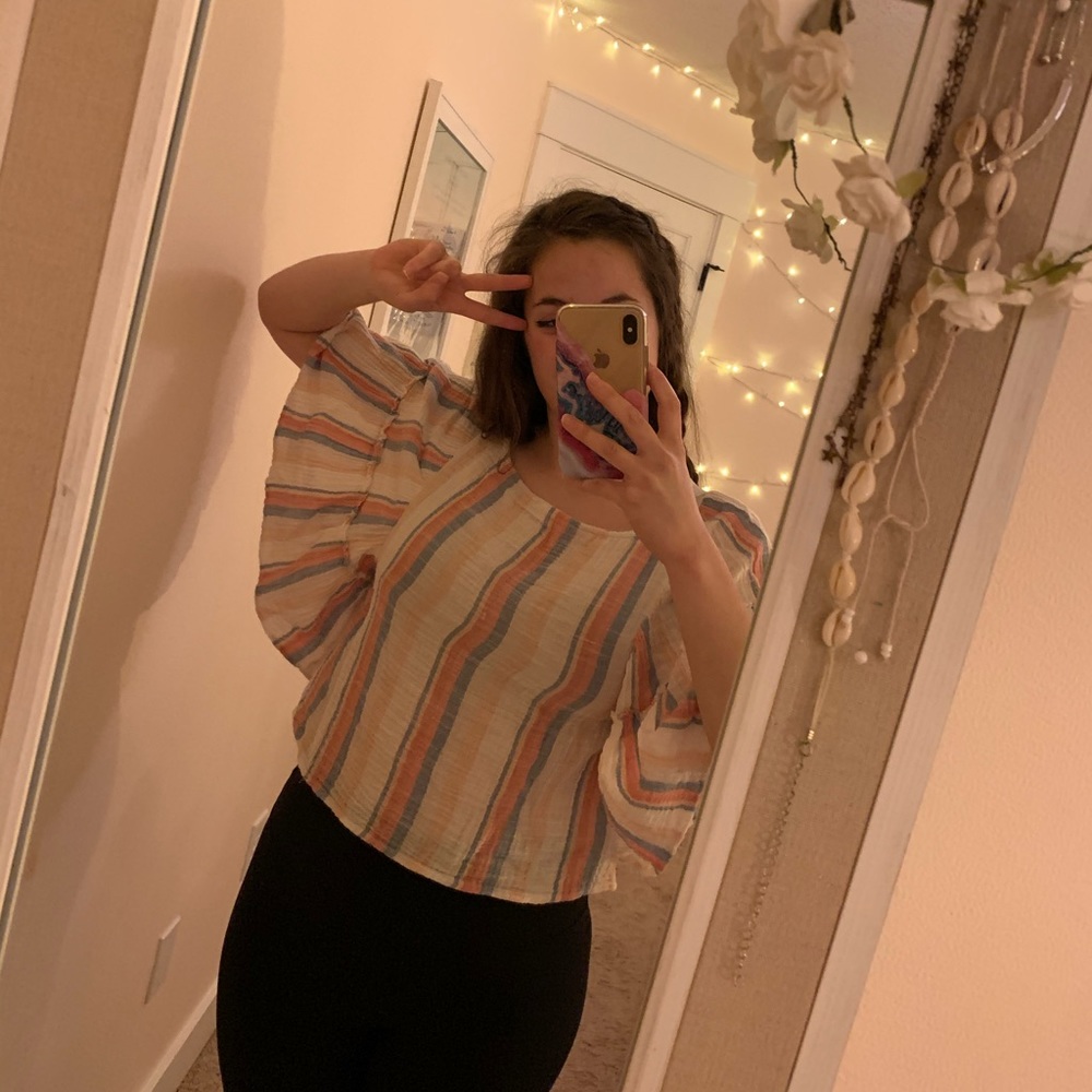 ☆ ae flutter sleeve crop top ☆